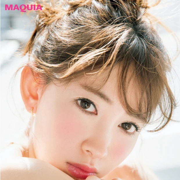 小嶋陽菜さんが魅了。透明感あふれる大人の可愛らしさを引き出すメイク