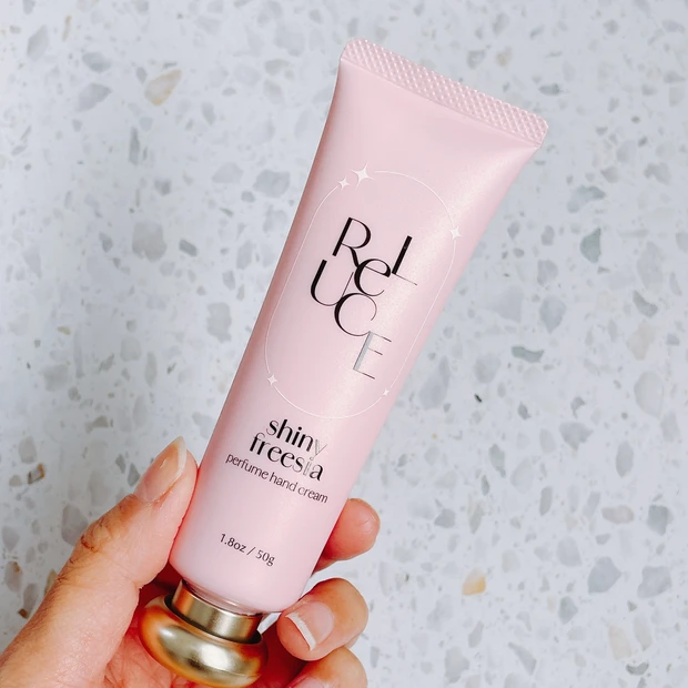 リルーチェ パフュームハンドクリーム シャイニーフリージア レビュー