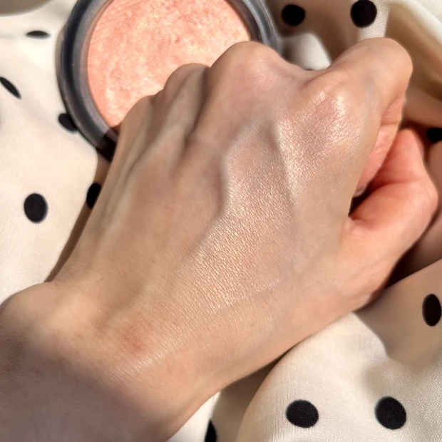 夏こそ手に入れたい!!一瞬でメタリック艶肌がキマるM・A・Cフェイスパウダー
_2