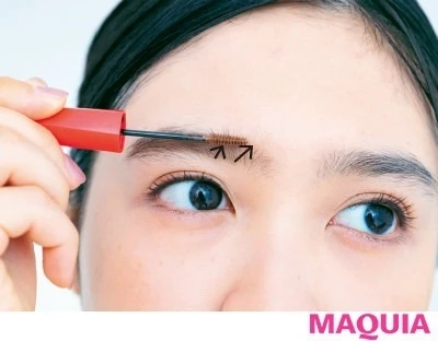 基本の眉の描き方_眉の中間からとかし、最後に眉頭を2