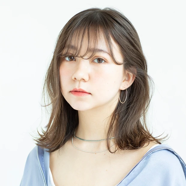 多毛や広がりやすい髪の人におすすめ！ 抜け感たっぷりのスタイリッシュロブ