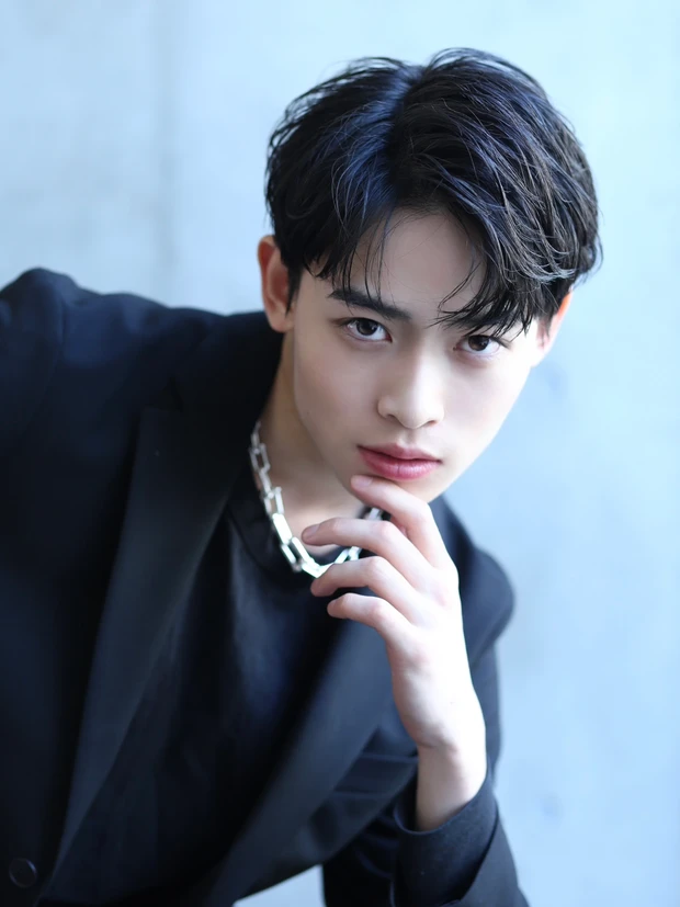 チャ・ウヌ(ASTRO)風 髪型 ヘアスタイル コンマヘア 正面