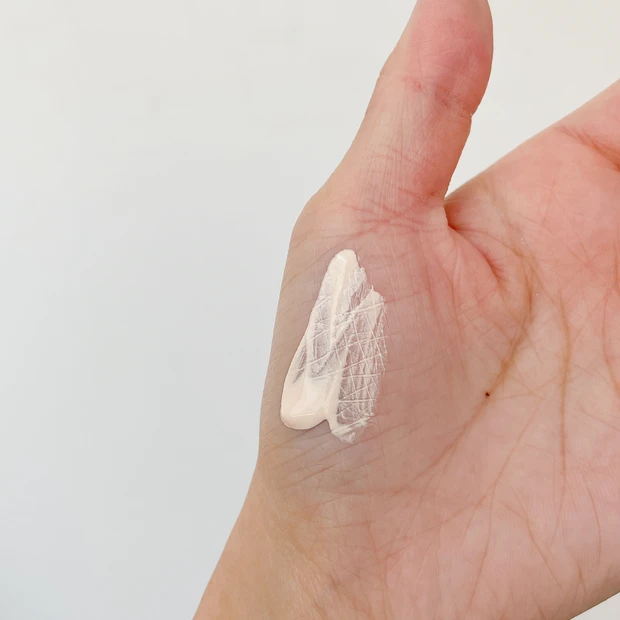 乾燥さん 保湿力スキンケア下地 カバータイプ スウォッチ