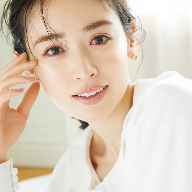 透明感はここまで上がる! きらめきベージュシャドウで春の印象美人に