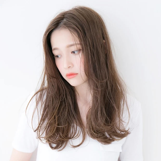 Tシャツに似合う、ほつれカール×セミウェットロング