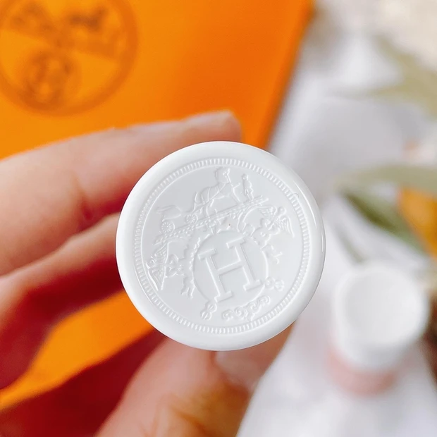 速報！新作【HERMES エルメジスティブル リップオイル】HERMESから初のリップオイル登場♥︎︎ぷっくりうる艶唇𓂃 スウォッチ･メイク写真･動画有り！大人気のリップオイルとの比較も有り！_7_2