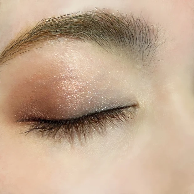 パールのように明るく輝くCHANELの新コレクション【レキャトルオンブル 374】を2つのアイメイク画像付きでご紹介します！！_5_2