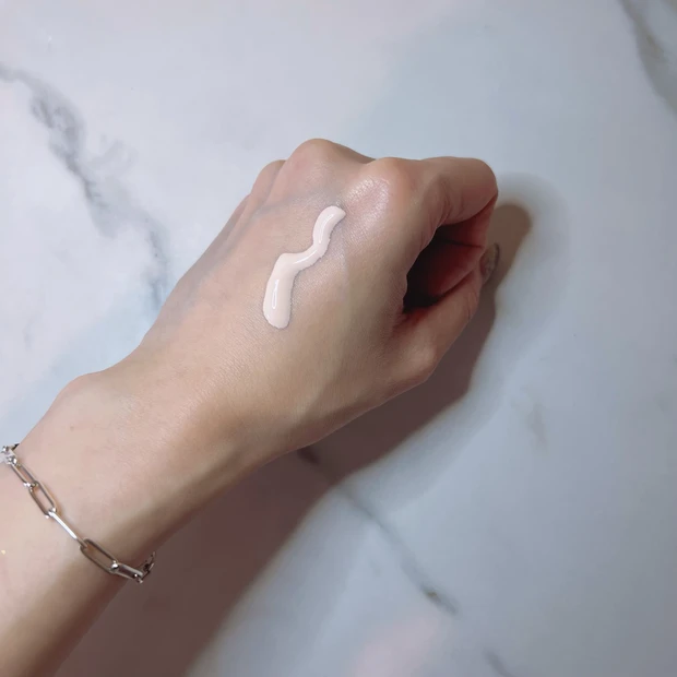 ディオール スノー UVシールド トーンアップ 