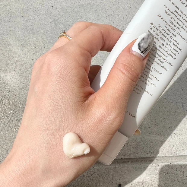 クレンジングが大事な理由。
"新感覚クレンジング"素の肌を美しく。_2_1