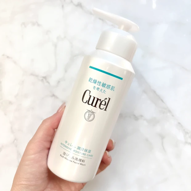 小嶋陽菜が愛用する洗顔料キュレル　潤浸保湿 泡ジェル洗顔料」をレビュー