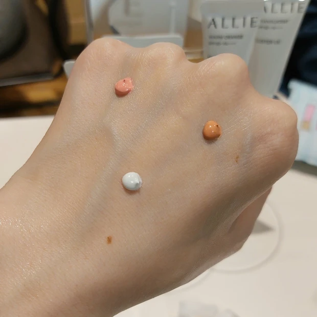 カラーオンUVチーク カラバリ