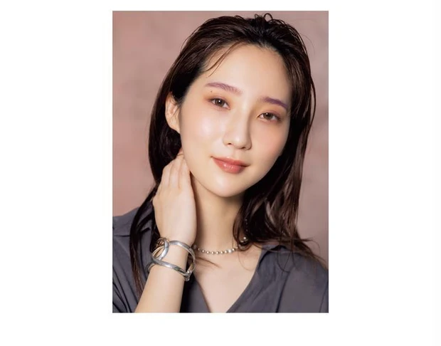 ジルスチュアート ニュアンスブロウパレット02でアンニュイ眉に