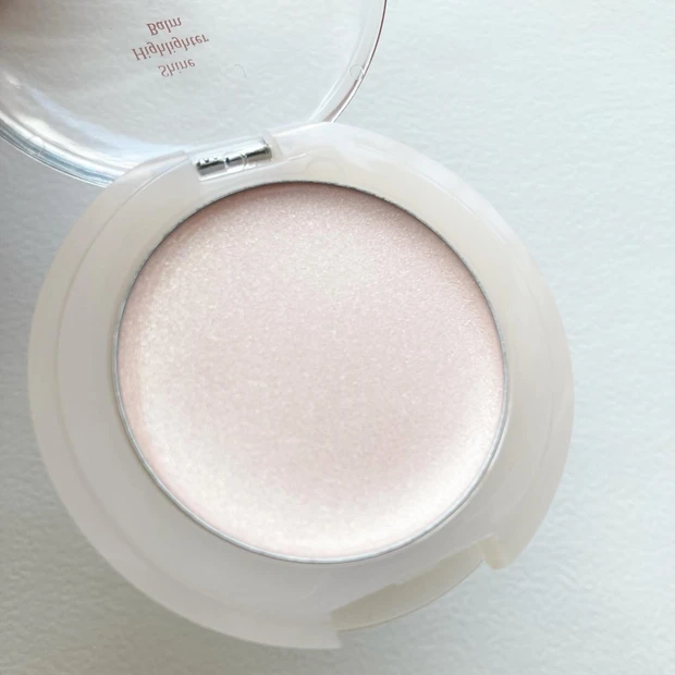 ファミマで買えるプチプラコスメ♪hana by hinceのシャインハイライターバームで手に入れるナチュラルな光沢感！_3_1