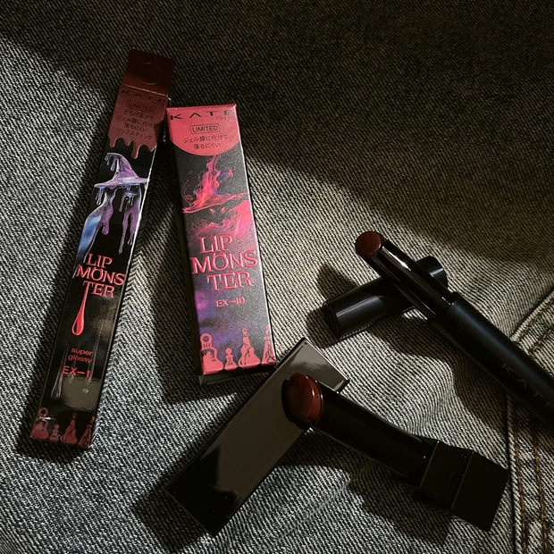 ユニバ リプモン USJ リプモン ユニバーサルスタジオジャパン リップ リップモンスター 口紅 コラボ ケイト KATE ブラウン ハロウィン ハロウィーン ホラナイ ホラーナイト 魔女 魔女モン 魔女リップ 落ちない ブラウン ワイン レッド