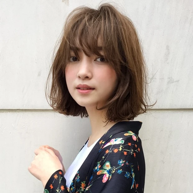 カーキアッシュ×フラッフィパーマで最先端のカジュアルボブに！