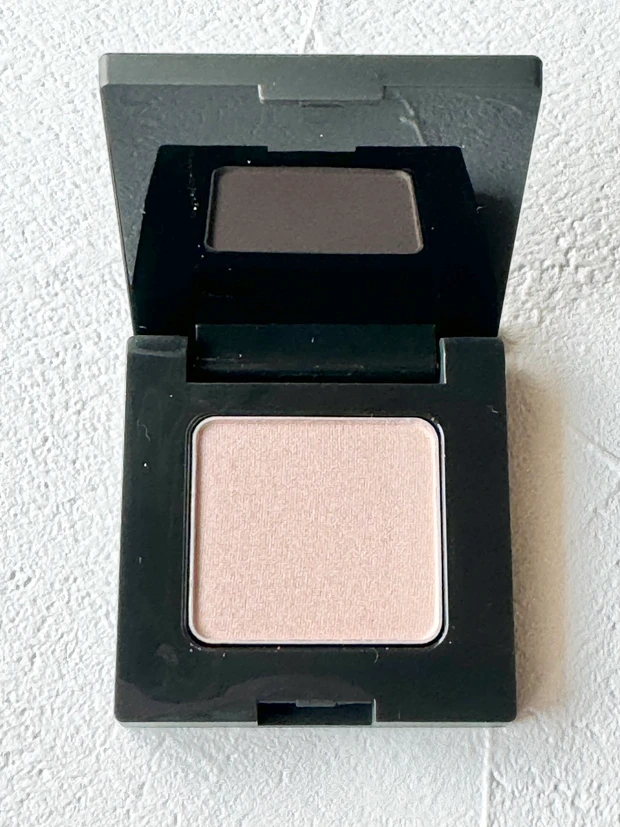 オサジ　アイシャドウ　ベージュ　アイメイク