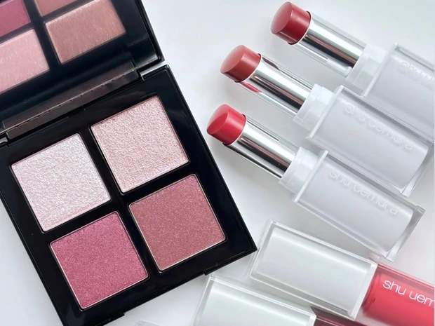 【春コスメ2026】シュウ ウエムラの「スプリングビート コレクション」を全色スウォッチ！ 春らしいピンクメイクに