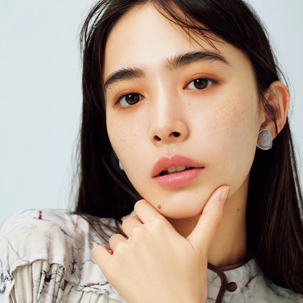 眉メイクの最先端アイデアをご紹介! 極細アイブロウで植毛テクを駆使した“…