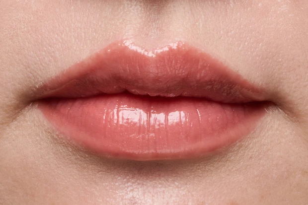 プチプラリップ　イエベ春　キス リップアロー グロウ 03 スウォッチ