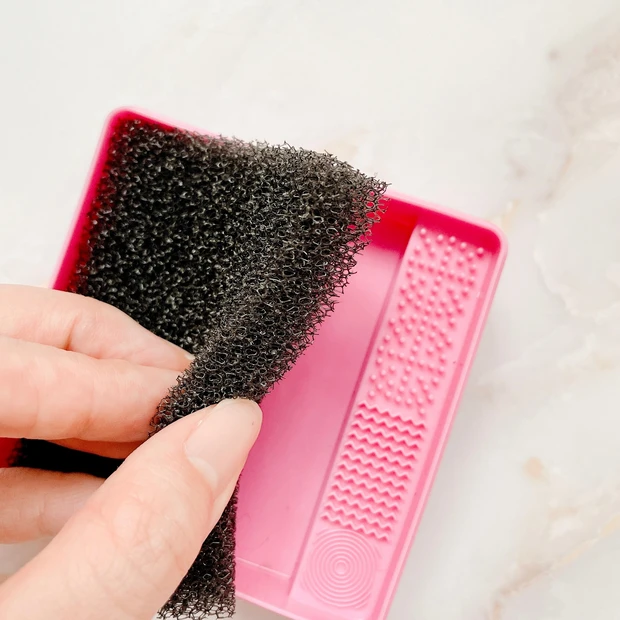 【ダイソー メイクブラシドライクリーナー】おすすめ！ブラシに付いたパウダーを簡単に落とせます！〜金曜夜のぶっちゃけ美容#15〜_3_1