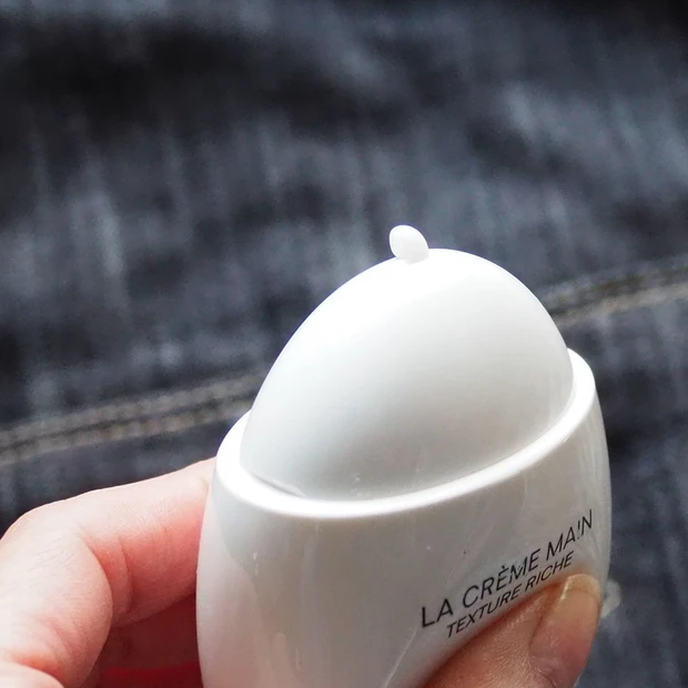 「シャネル ラ クレーム マン テクスチャー リッシュ」のテクスチャー