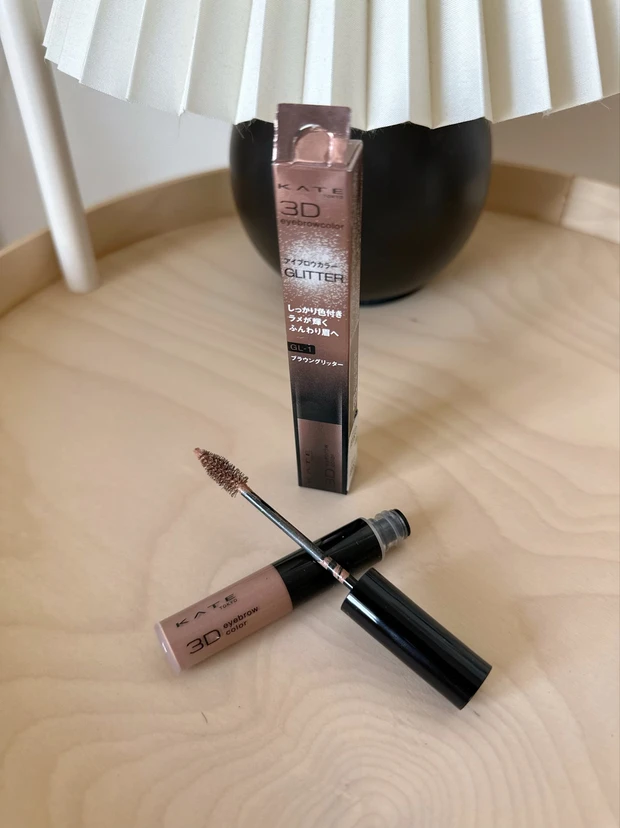 眉毛もラメの時代！？グリッター眉マスカラで垢抜け♡【 𝐾𝐴𝑇𝐸 】3Dアイブロウカラー_2