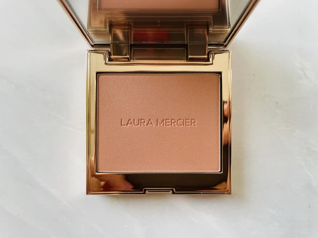 夏はツヤ肌!【ローラメルシエ】のアイテム達で濡れたようなツヤ感を演出してメイクをより一層楽しみませんか?_6_2