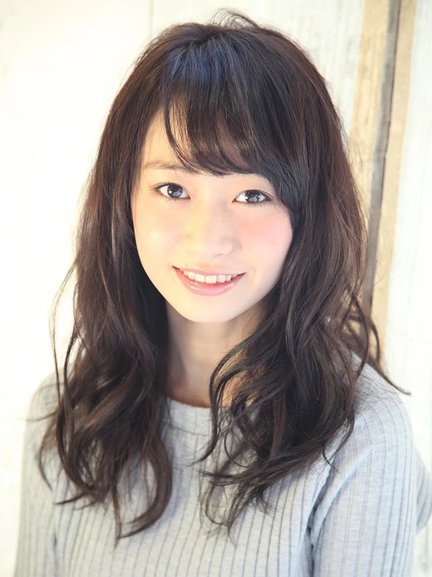 黒髪 セミロング ダークカラーでも柔らかく見える! アイドル級の黒髪セミロング