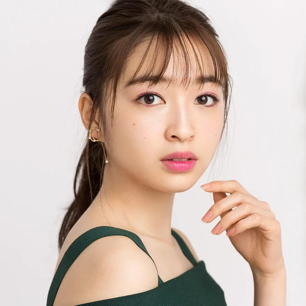 【フェミニン】パールとマットの質感で魅せる甘すぎない大人ピンクの目元