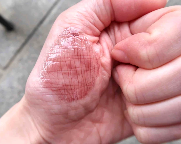 ロムアンド ジューシーフラッシュリップオイル 07 ココボム 手