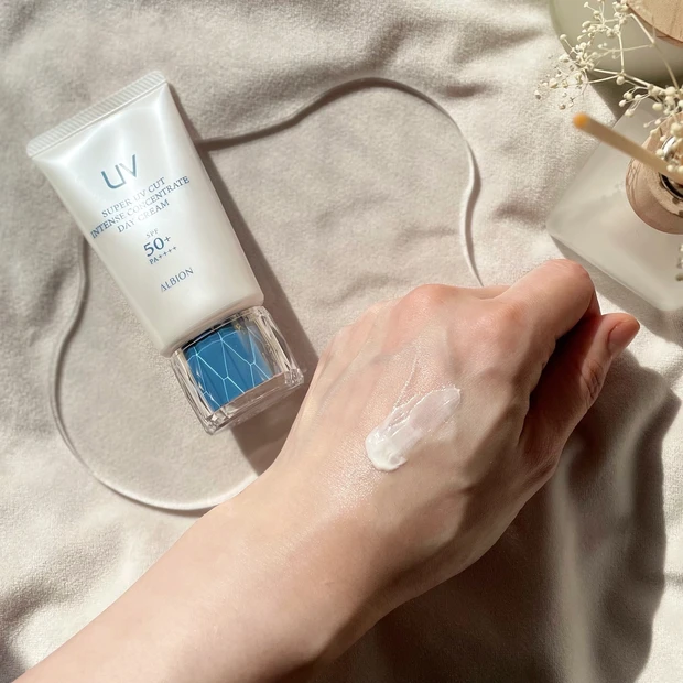 肌に溶け込むなめらかなテクスチャー。