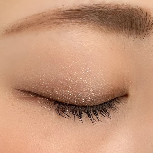 どんなメイク･服装にも合う大人気《万能アイシャドウ》を使ったメイク3パターンをご紹介【毎日メイク】_7_2