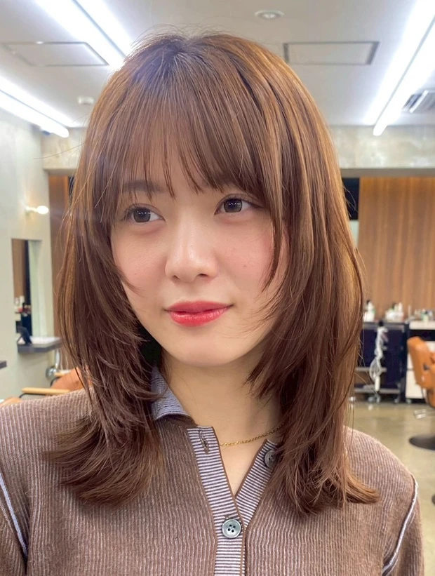 髪型 ミディアムレイヤー ミディアムヘア 小顔ヘア 正面