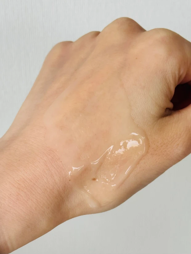 YOLUのオーバーナイトセラムのテクスチャー