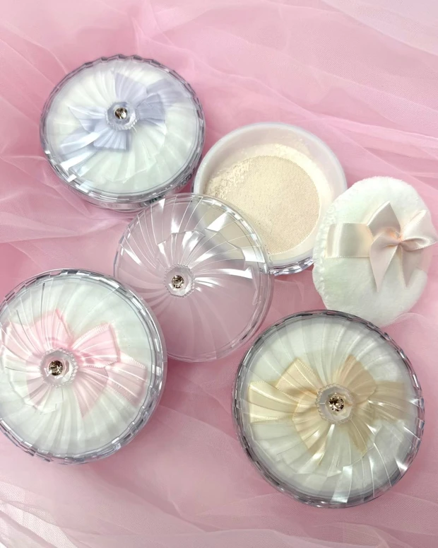 ジルスチュアート 新作 「グロウシフォン ラスティング ルースパウダー」