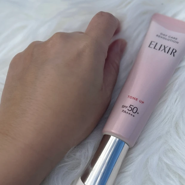 【エリクシール】バズりコスメ、実際どう？使い方・落とし方・注意点まで正直レビュー「デーケアレボリューショントーンアップ」色味・テクスチャーは？