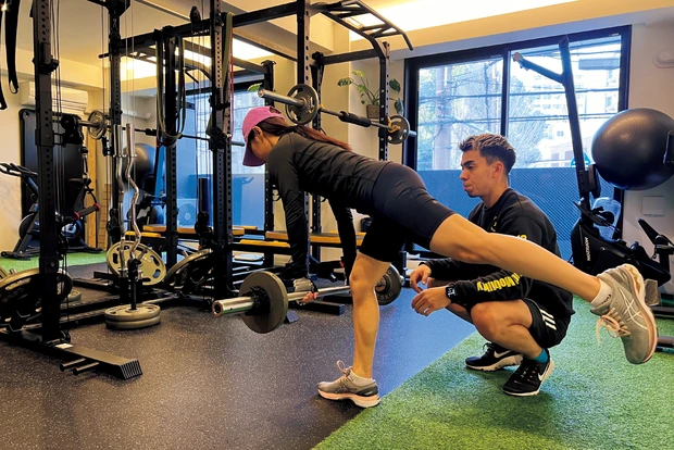 瀬戸麻実さん＆クレイジーココさんの自慢の筋肉を披露！ PhotoGallery_1_9