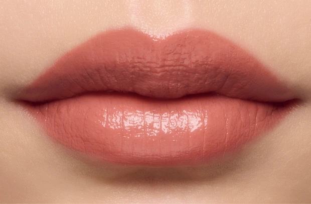 マキアベストコスメ2025下半期 1位 ディオール 　ルージュ ディオール オン ステージ 120をイエベがスウォッチ