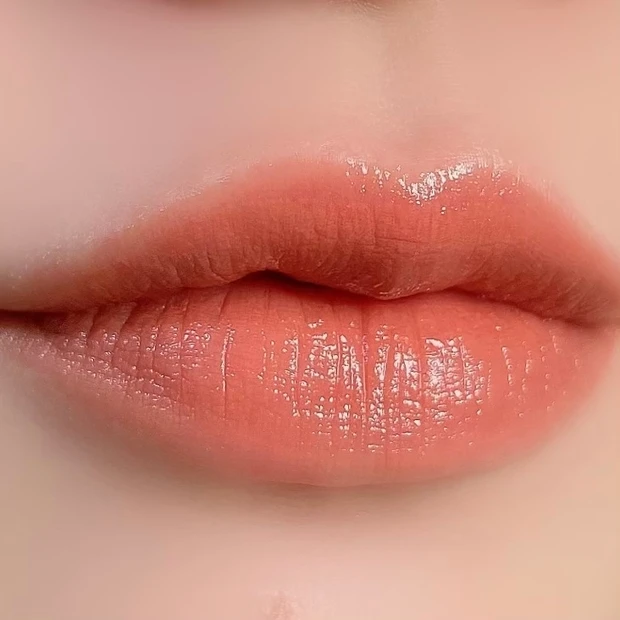 dasique(デイジーク)ムードグロウリップ 01 Cream Sand