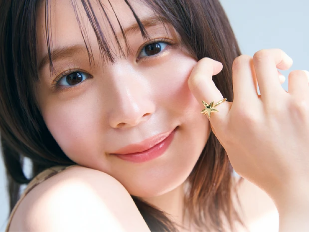 レブロンのラメ入りブラウンパレットで魅せる、夏の3フェイス。プチプラでここまで盛れる！
【MAQUIAプチプラコスメグランプリ2025】