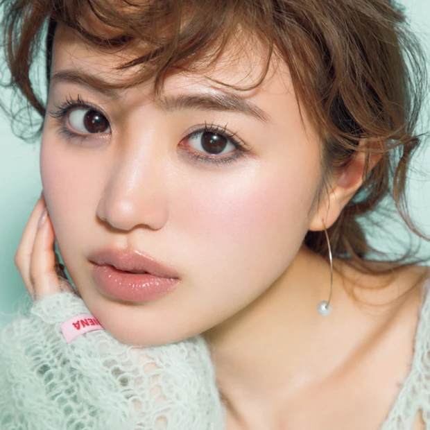 【2026年春のトレンドメイク】寒色系ラメ×やわらかなマット肌HOW TO！千吉良恵子さんが解説