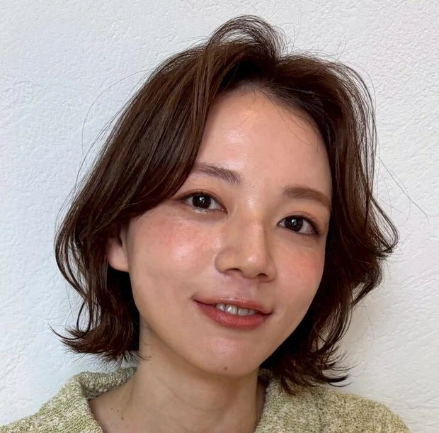マキア人気記事ランキング8位 【40代に似合うボブ】くびれシルエットで小顔見え! ミルキーベージュの美肌印象ヘア