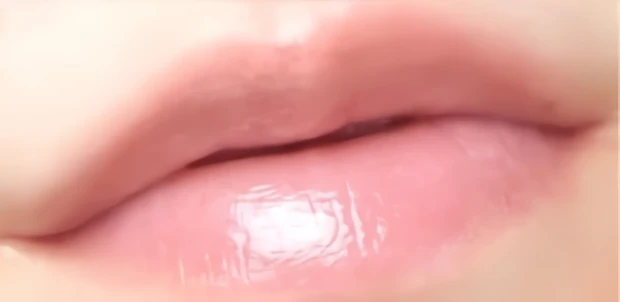 メンソレータム リップフォンデュ ヌードベージュをブルベがスウォッチ