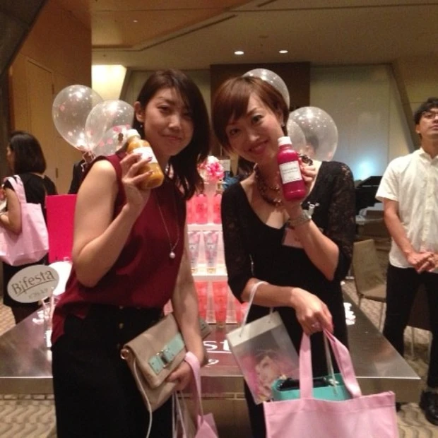 体の中からキレイになれるビューティーバーでイベント開始！