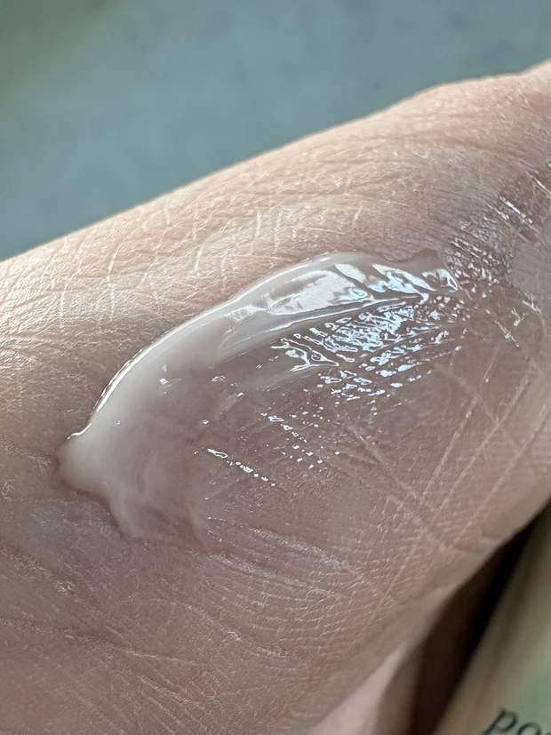 【クレドポーボーテ】ひんやり冷たいアプリケーターでマッサージできるLIP美容液_3_1