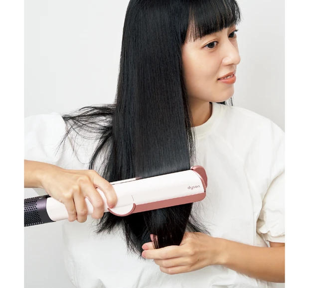 ダイソン Airstrait™ ストレイトナーとは？_こう使う_朝のスタイリングが不要なまっすぐ髪に