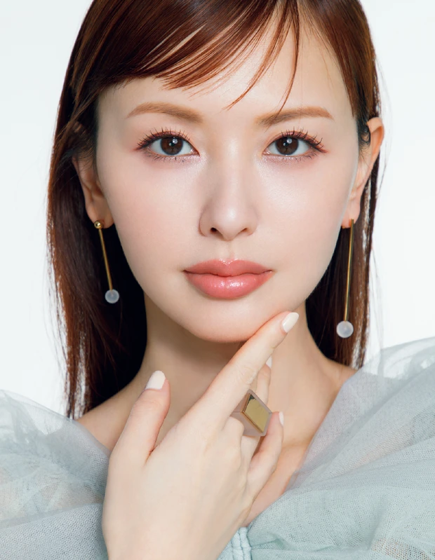 MAQUIAベストコスメ2025上半期 【ベスト・メイクアップ大賞】NARS ライトリフレクティング セラムクッションファンデーション モデル