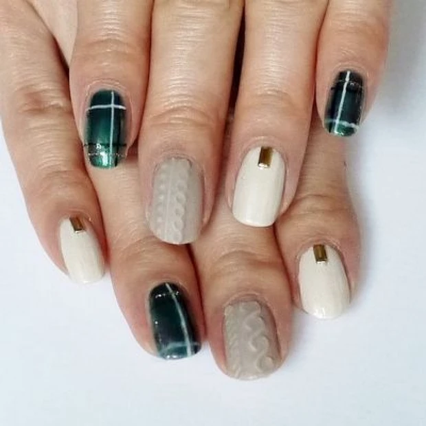 心までほっこり! 冬の定番タータンチェックネイル【ギ☆のセルフネイル手本…