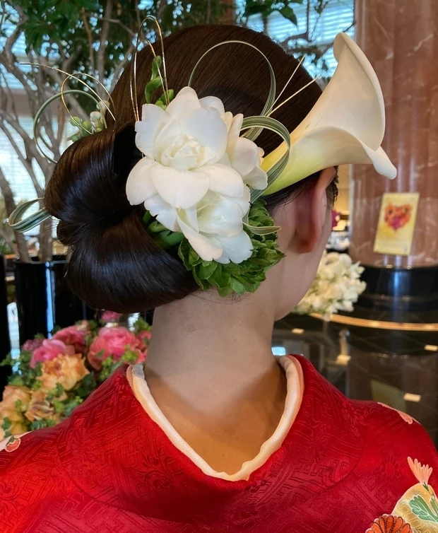【着物に似合うヘアアレンジ】卒業式や入学式にもおすすめ! 「水引&金箔」「タイトな一本結び」「花モチーフ」のヘアアレンジ22選_4_6