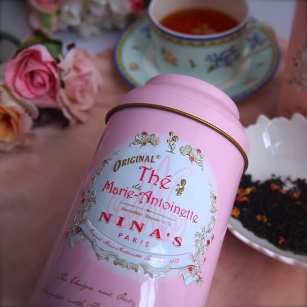 限定缶パケ買い♡ヴェルサイユ宮殿の王立農園で栽培のバラ、りんごを使った紅茶「NINA'S」PARIS「マリーアントワネット」贈り物にぴったり♡